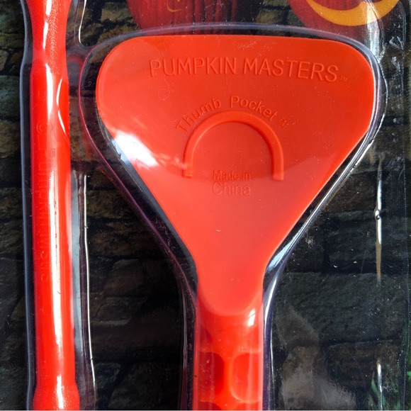3/$15 NEW PUMPKIN MASTERS 4-in-1 Tool & Scraper Scoop™ Age 8 & up - Picture 3 of 15